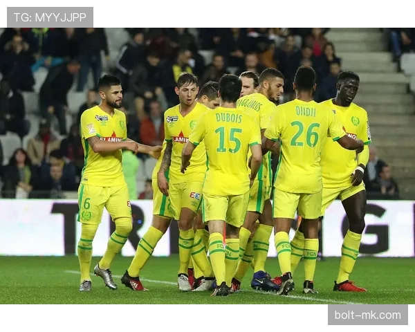 黄潜锋线火力全开,球队战绩迎来新突破 黄潜锋线火力全开,球队战绩迎来新突破