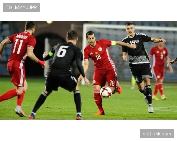 西甲焦点战在即：范德贝克因伤缺阵，球队状态回暖迎新挑战