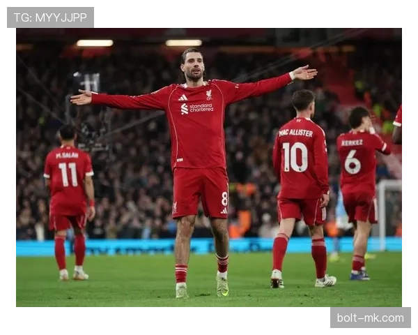 索博斯洛伊远射惊艳全场,强势表现助球队状态回升引球迷热议 索博斯洛伊远射惊艳全场,强势表现助球队状态回升引球迷热议