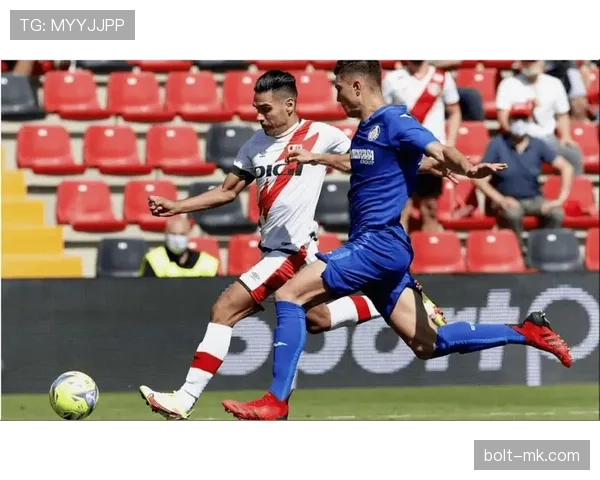 西甲明星球员在关键比赛中的表现稳健，助力球队争冠趋势明显