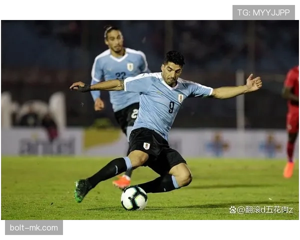 苏亚雷斯:争议行为与进球效率并存的双面传奇解析 苏亚雷斯:争议行为与进球效率并存的双面传奇解析