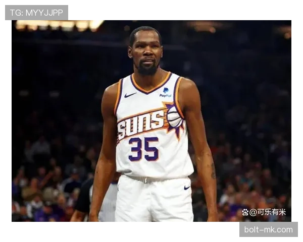 杜兰特家的冰箱里只放蛋白粉和冰水，连瓶可乐都找不到