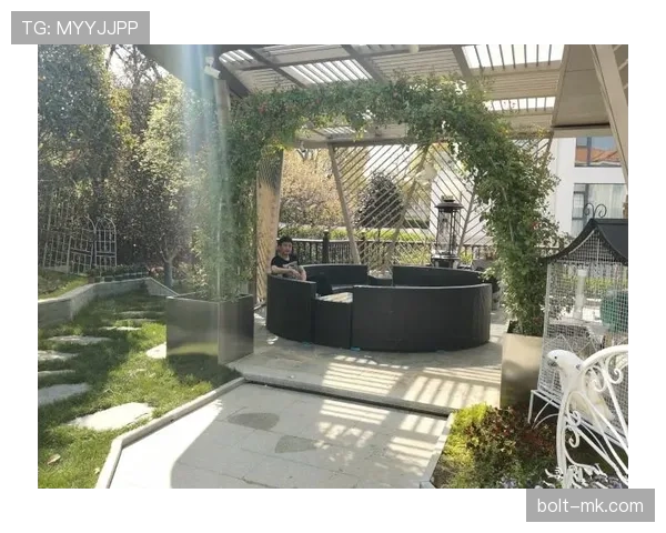 邹市明这身价，光衣服就能买几套本地豪宅了吧？